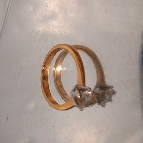Gold tone ring - Picture 3 of 5